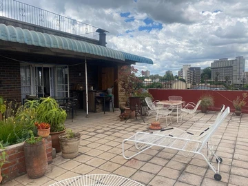 2 Bedroom Flat & Apartment