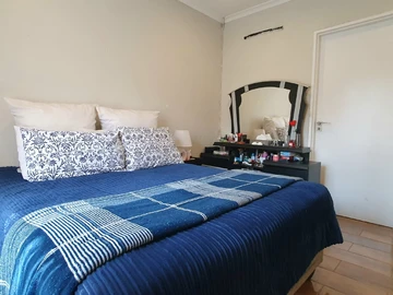 3 Bedroom Flat & Apartment