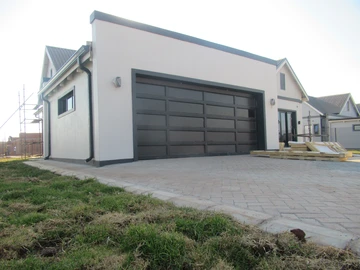 4 Bedroom Flat & Apartment