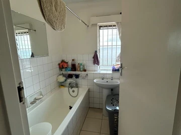 2 Bedroom Flat & Apartment