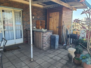 2 Bedroom Flat & Apartment