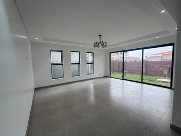 4 Bedroom Flat & Apartment