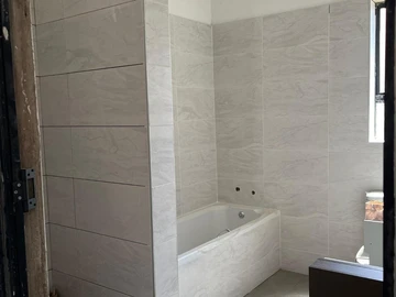 3 Bedroom Flat & Apartment