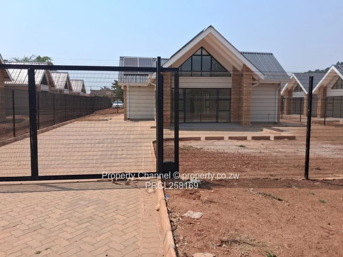 Bright 3-Bed Tynwald Flat with Borehole & Solar