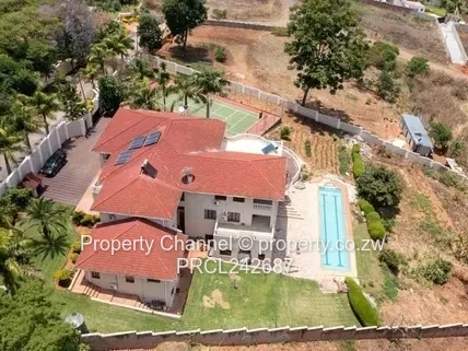 Spacious 6-Bed Philadelphia Home with Pool & Tennis Court