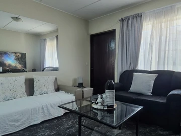 2 Bedroom Flat & Apartment