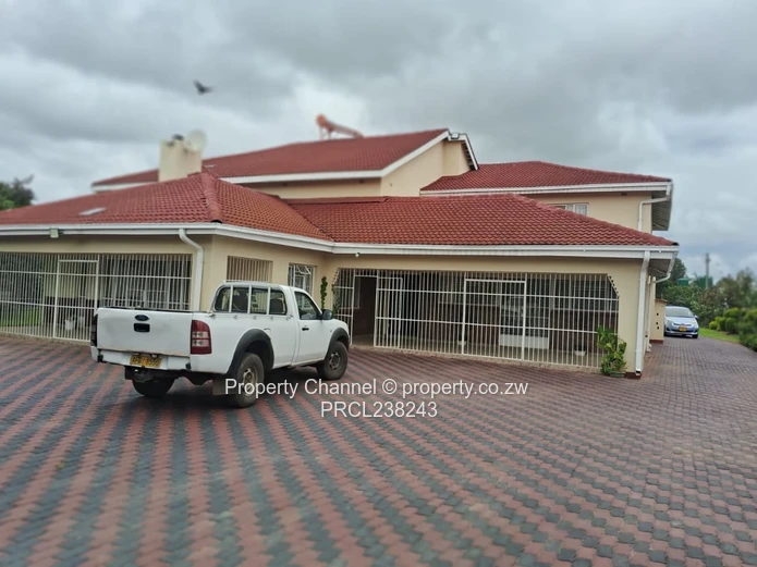 House for Sale in Borrowdale (Domboshava Road)