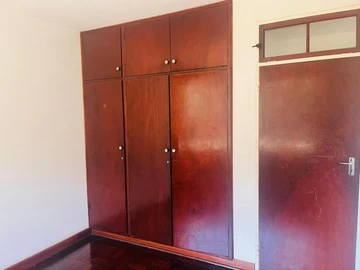 2 Bedroom Flat & Apartment