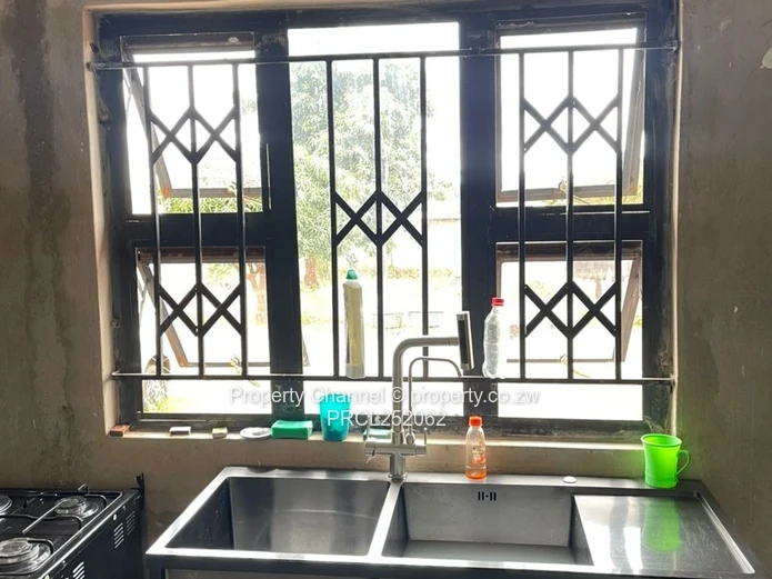 Bright Tiled 3-Bed House with Secure Verandah - Hatcliffe