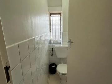 2 Bedroom Flat & Apartment