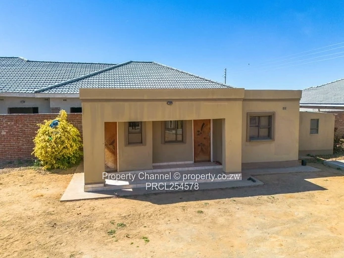 Elizabeth Park Ruwa 1019m² Residential Stand with 2 Cottages 