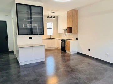 2 Bedroom Flat & Apartment