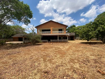 5-Bed House for Sale in Twinlakes Norton with Borehole, 4000m² Land