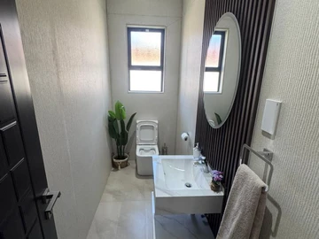 3 Bedroom Flat & Apartment