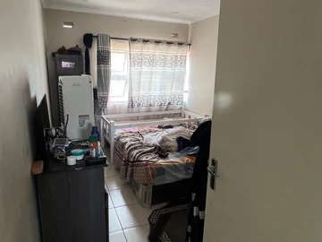 2 Bedroom Flat & Apartment
