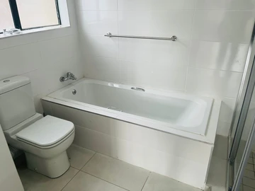 3 Bedroom Flat & Apartment