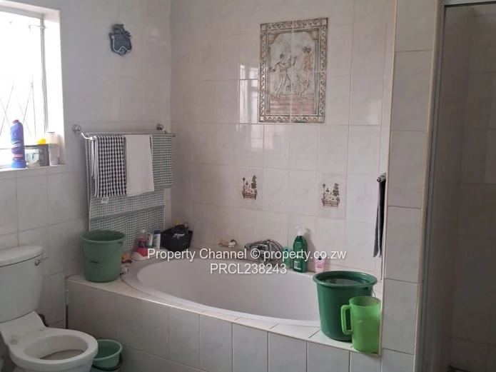 House for Sale in Borrowdale (Domboshava Road)