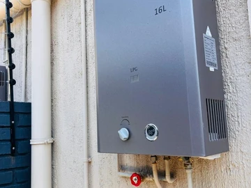 2 Bedroom Flat & Apartment