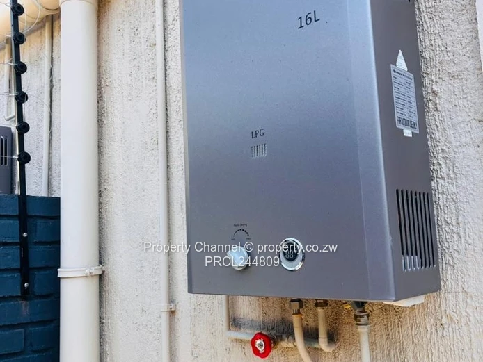 Modern 2-Bed Strathaven Apartment with Pool & Borehole