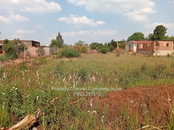 800m² Stand in Hatcliffe