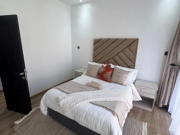 3 Bedroom Flat & Apartment