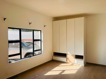 3 Bedroom Flat & Apartment