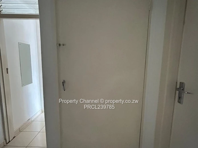 Avondale 2-Bed Garden Flat — Modern Fitted Kitchen & Garden