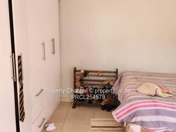 Elizabeth Park Ruwa 1019m² Residential Stand with 2 Cottages 