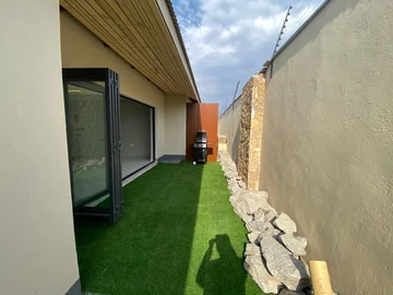 3 Bedroom Flat & Apartment