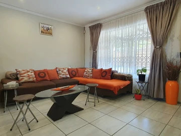 3 Bedroom Flat & Apartment