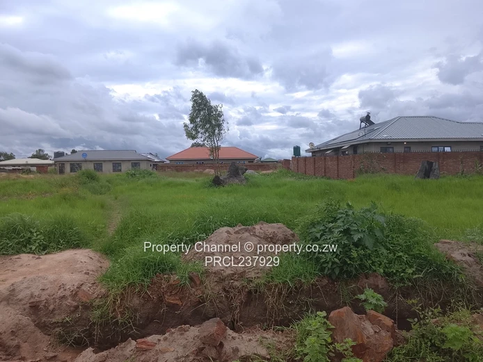 Serviced 200m² Stand on Tarred Main Road, Glen View 1