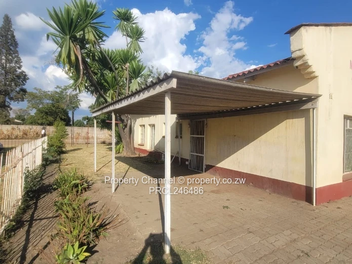 Glen Norah Medical/Commercial Property — 450 m², Accessible