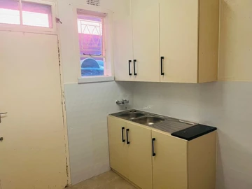 2 Bedroom Flat & Apartment