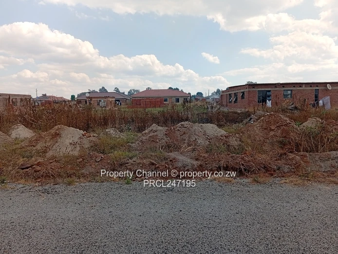 Serviced 200m² Glen View Stand — Tarred Road & Water