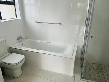 3 Bedroom Flat & Apartment