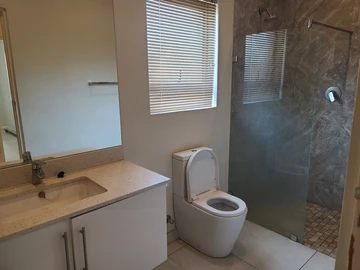 3 Bedroom Flat & Apartment