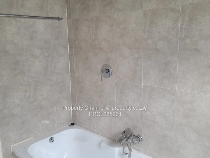 Recently Renovated 4 Bed In  Highfeild