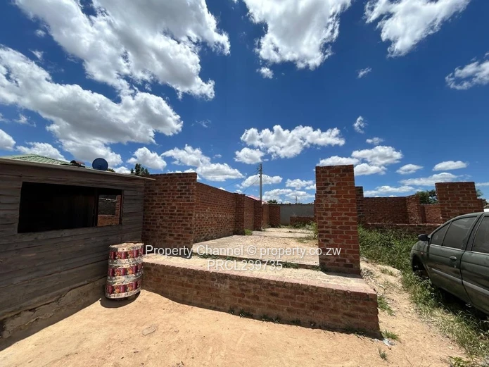 COMPLETE TO TASTE! 4 Bedroom House Southlea Park 