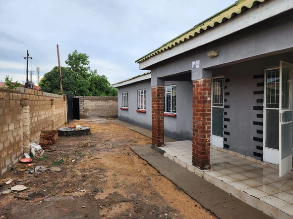 4 Bed House for Sale in Zengeza 4, Chitungwiza, Mash East