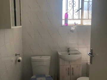2 Bedroom Flat & Apartment