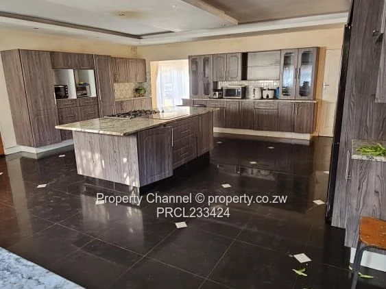 Mount Pleasant 8-Bed Home - Spacious Verandah & Garden