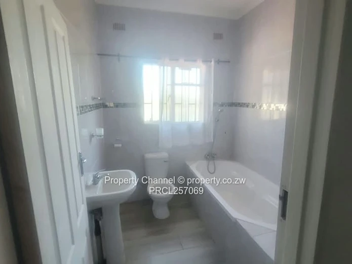 Spacious 7-Bed Home with Pool & Borehole, Greystone Park