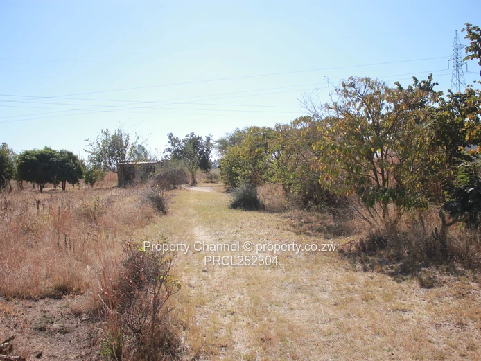  1500m² Stand in Norton Trafalga — Gravel Road Access