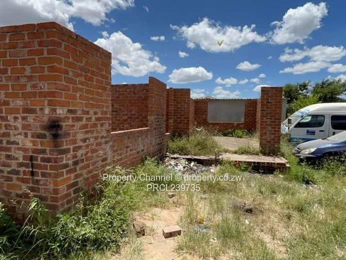 COMPLETE TO TASTE! 4 Bedroom House Southlea Park 