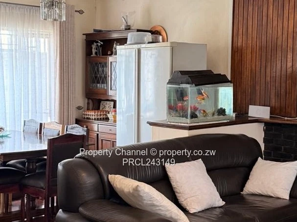 Mabelreign 3-Bed: Walled Yard, Water Tank, Fitted Kitchen