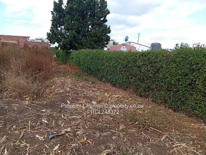 600m² Stand in Hatcliffe — Main Road Frontage, Dilapidated Incomplete Cottage.