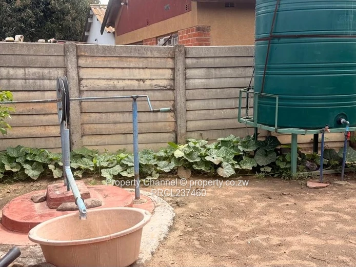 Compact 1-Bed in Zengeza — Walled Yard, Tank & Solar