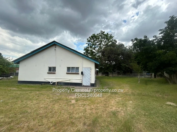 2-Bed Home in Prospect with Large Yard & Borehole