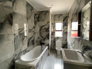 3 Bedroom Flat & Apartment