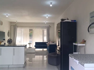 3 Bedroom Flat & Apartment